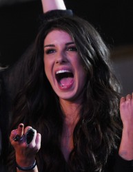 Shenae Grimes シェネイ・グライムス